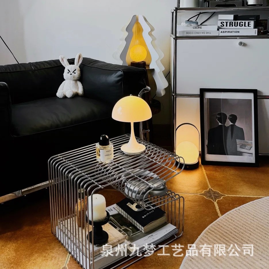 Lighting And Decor Magazine - رف أرضي معدني فاخر بتصميم إبداعي